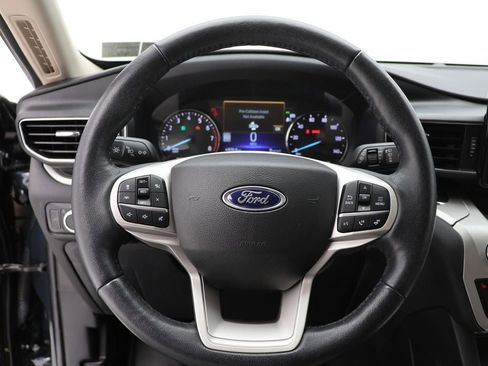 Used 2022 Ford Explorer XLT w/ Equipment Group 202A image 17