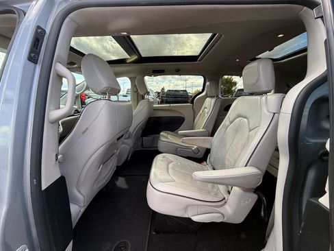 Used 2020 Chrysler Pacifica Limited image 25