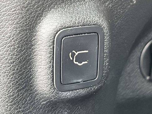 Used 2019 Jeep Cherokee Limited AWD/4WD image 38