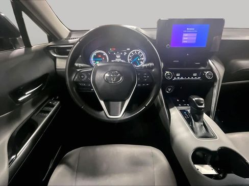 Used 2023 Toyota Venza LE AWD/4WD image 6