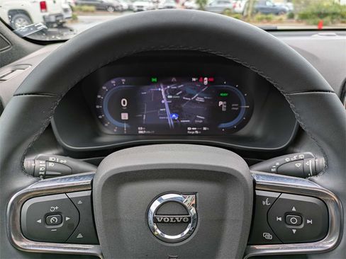 Used 2023 Volvo XC40 Recharge Core image 37