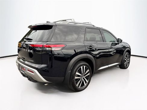 Used 2024 Nissan Pathfinder Platinum image 7