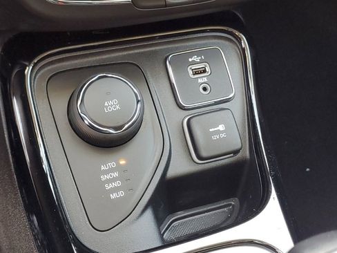 Used 2020 Jeep Compass Latitude image 23