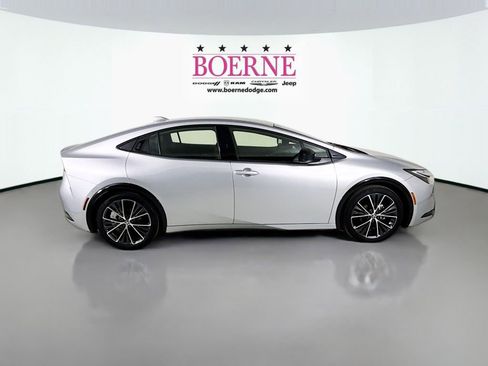 Used 2025 Toyota Prius XLE image 8