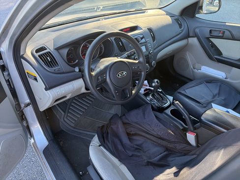 Used 2012 Kia Forte EX image 9