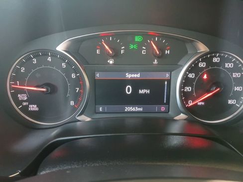 Used 2025 Chevrolet Blazer LT image 2