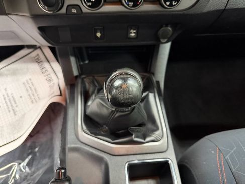 Used 2018 Toyota Tacoma TRD Sport AWD/4WD image 28
