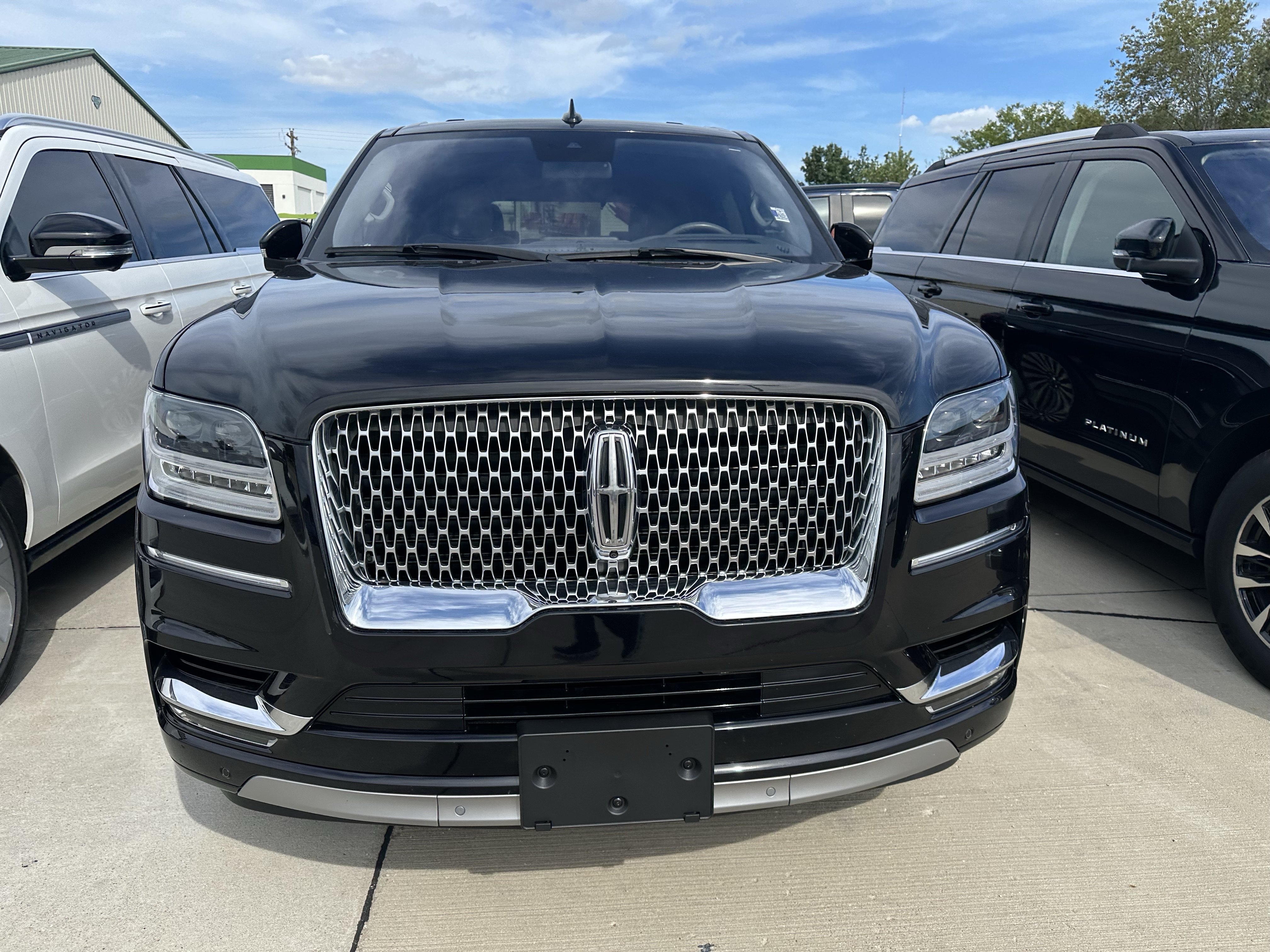 Used 2019 Lincoln Navigator Reserve AWD/4WD image 2