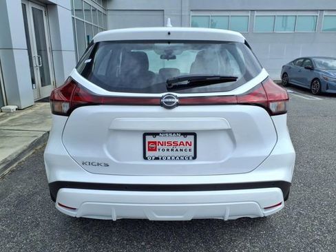 New 2025 Nissan Kicks Play S FWD image 9