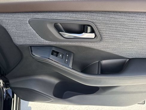 Used 2023 Nissan Rogue SV FWD image 45