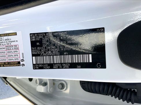 Used 2024 Lexus GX 550 w/ Accessory Package (Z1) image 32