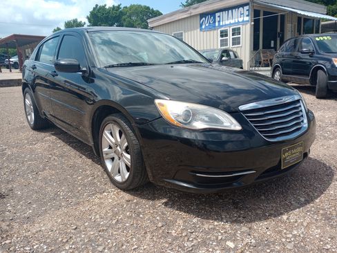 Used 2012 Chrysler 200 LX image 1