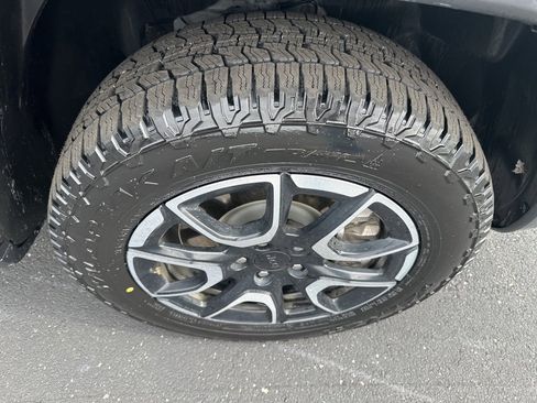 Used 2024 Jeep Compass Trailhawk image 14