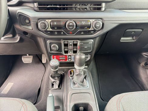 Used 2024 Jeep Wrangler Unlimited Rubicon image 18