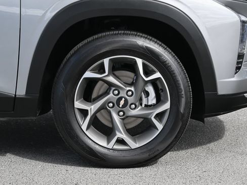 Used 2026 Chevrolet Trax LT w/ LT Convenience Package FWD image 11