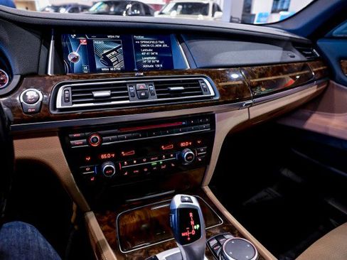 Used 2015 BMW 740Li xDrive image 35