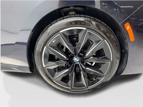 Used 2023 BMW 740i w/ Luxury Rear Seating Package RWD image 14