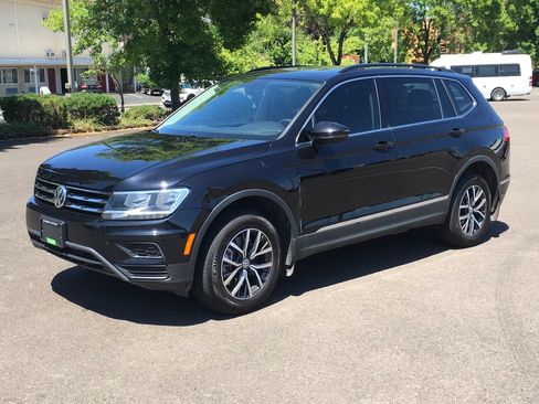 Used 2020 Volkswagen Tiguan SE w/ Panoramic Sunroof Package AWD/4WD image 12