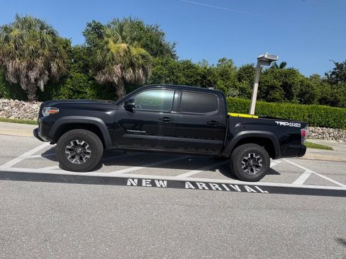 Used 2023 Toyota Tacoma TRD Off-Road w/ Technology Package AWD/4WD image 2