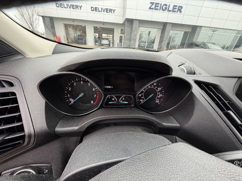 Used 2017 Ford Escape SE w/ Equipment Group 201A image 7