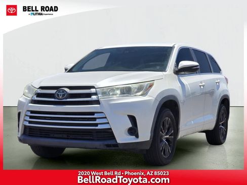 Used 2018 Toyota Highlander LE FWD image 1