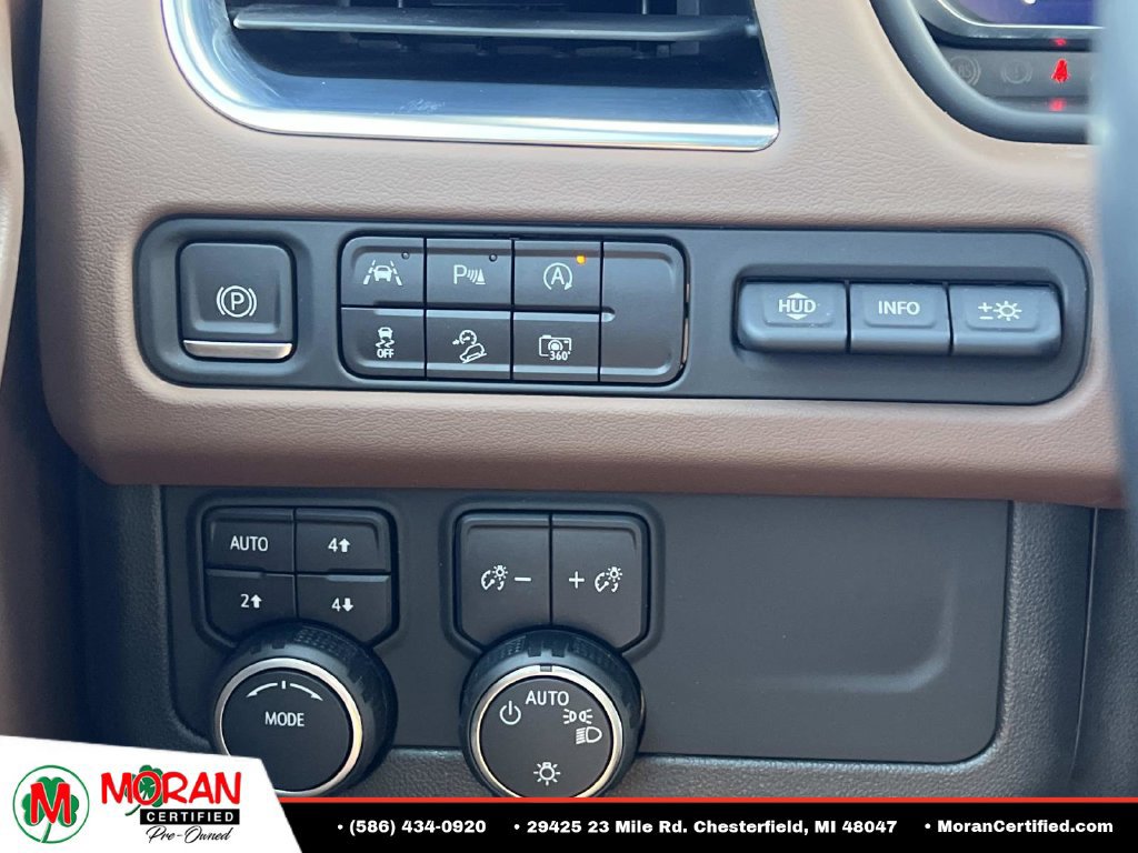 Used 2023 Chevrolet Suburban High Country w/ Premium Package 2 AWD/4WD image 29