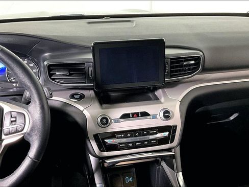 Used 2023 Ford Explorer XLT w/ Equipment Group 202A image 6