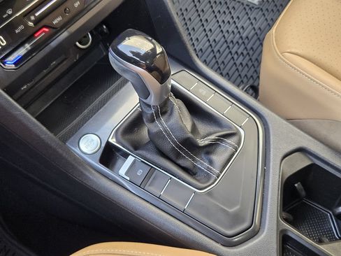 Used 2023 Volkswagen Tiguan SE w/ Panoramic Sunroof Package FWD image 17