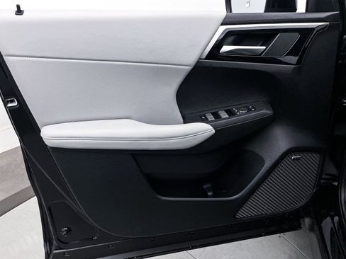 New 2025 Mitsubishi Outlander SE image 9