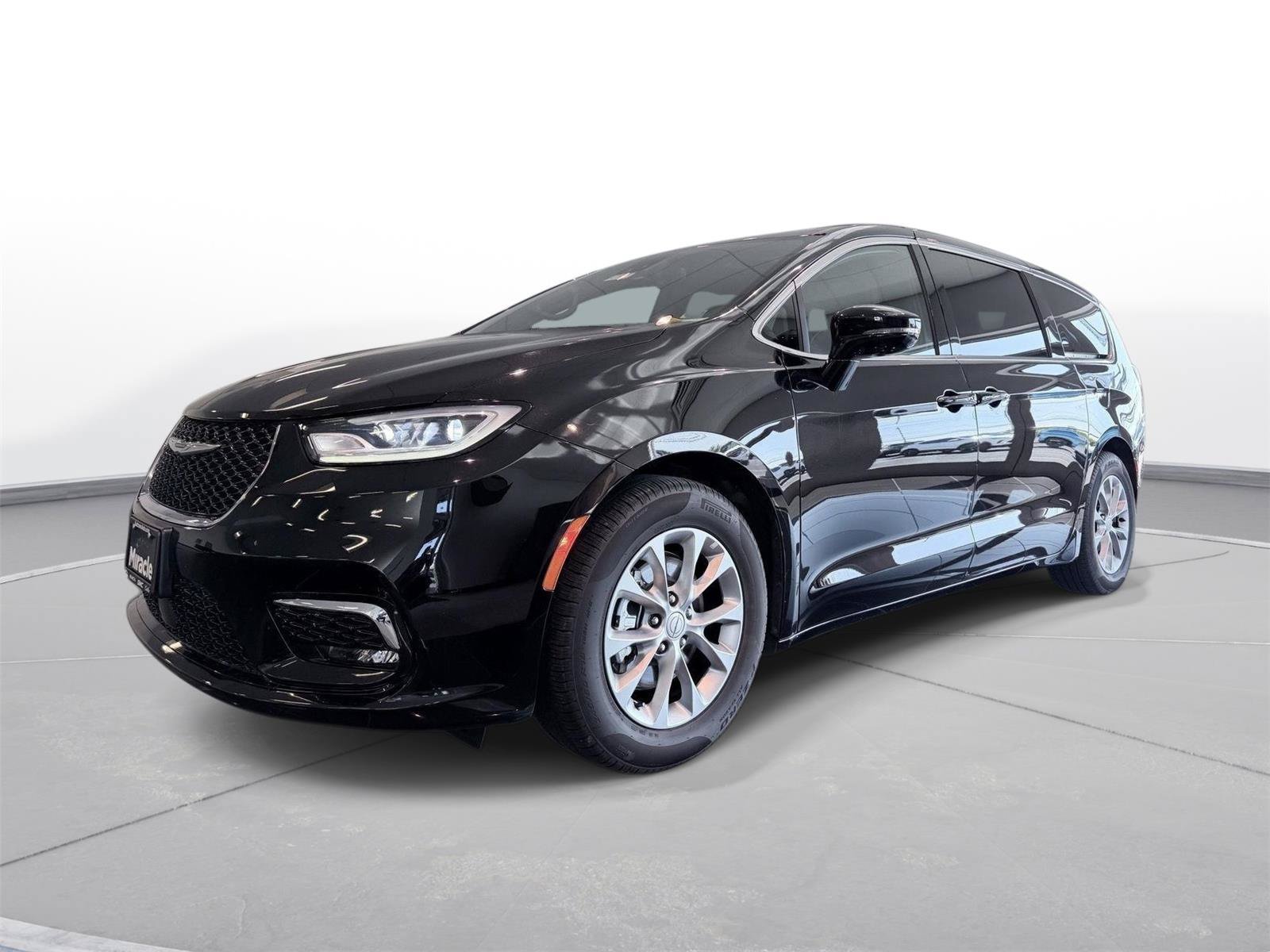 Used 2026 Chrysler Pacifica Limited FWD image 9