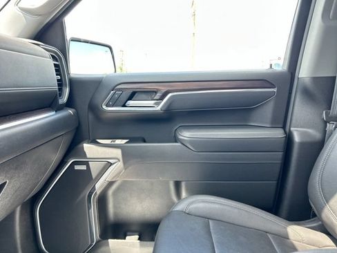 Used 2025 GMC Sierra 1500 SLT w/ SLT Premium Plus Package AWD/4WD image 41