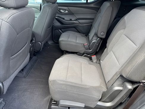 Used 2023 Chevrolet Traverse LT FWD image 18