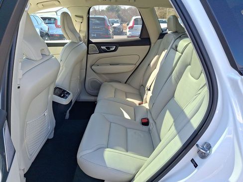 Certified 2024 Volvo XC60 B5 Ultimate w/ Protection Package Premier image 10