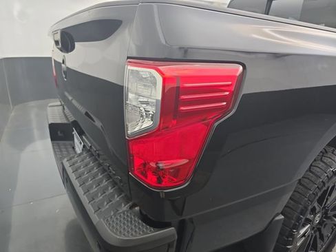 Used 2019 Nissan Titan SL w/ Midnight Edition AWD/4WD image 18