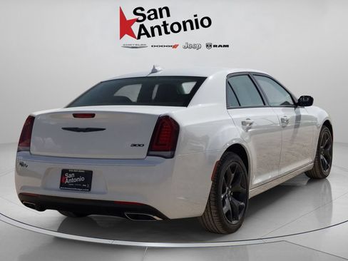 Used 2023 Chrysler 300 Touring w/ Sport Appearance Package RWD image 14