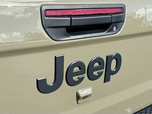 New 2026 Jeep Gladiator Willys AWD/4WD image 19