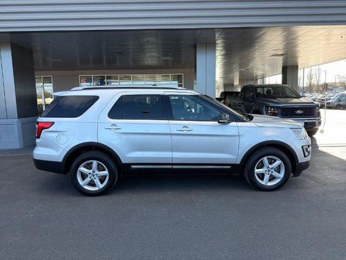 Certified 2017 Ford Explorer XLT image 7