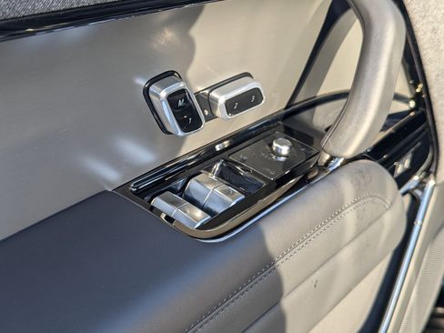 Used 2025 Land Rover Range Rover Sport SE image 28