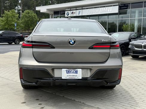 New 2026 BMW 740i RWD image 5