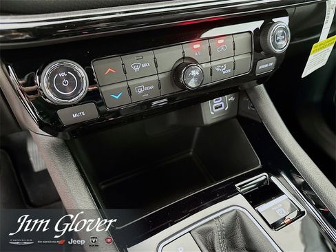 New 2026 Jeep Compass Latitude image 34