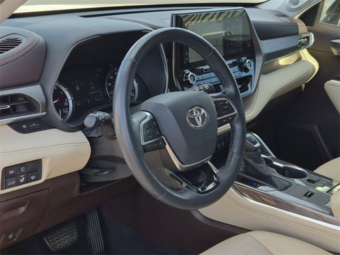 Used 2020 Toyota Highlander Limited image 33
