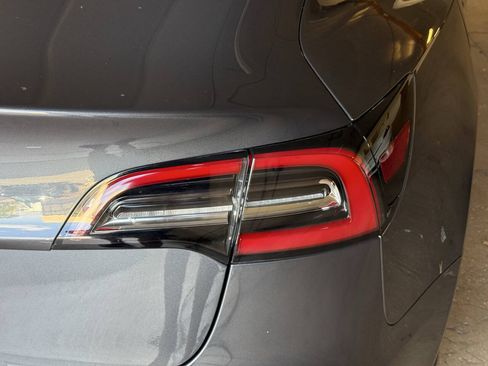 Used 2018 Tesla Model 3 Long Range RWD image 34