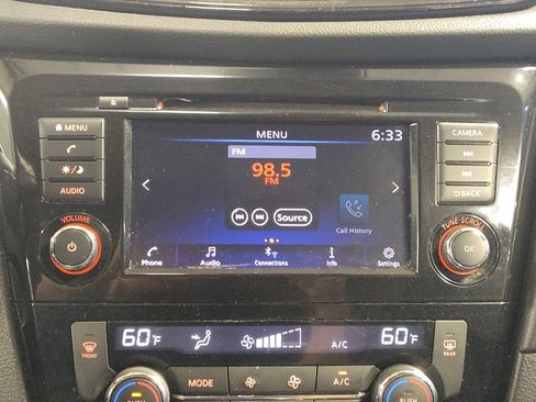 Used 2020 Nissan Rogue SV FWD image 25
