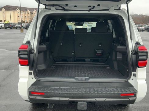 Used 2025 Toyota 4Runner SR5 image 32