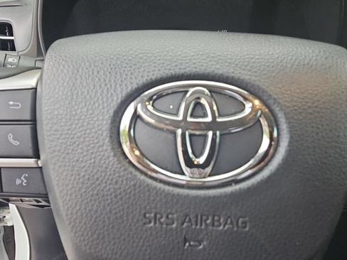 Used 2025 Toyota Sienna XLE w/ XLE Plus Package FWD image 24