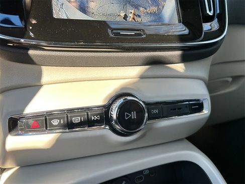 New 2026 Volvo XC40 B5 Ultra w/ Climate Package image 18