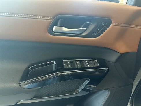 New 2026 Nissan Pathfinder Platinum image 11