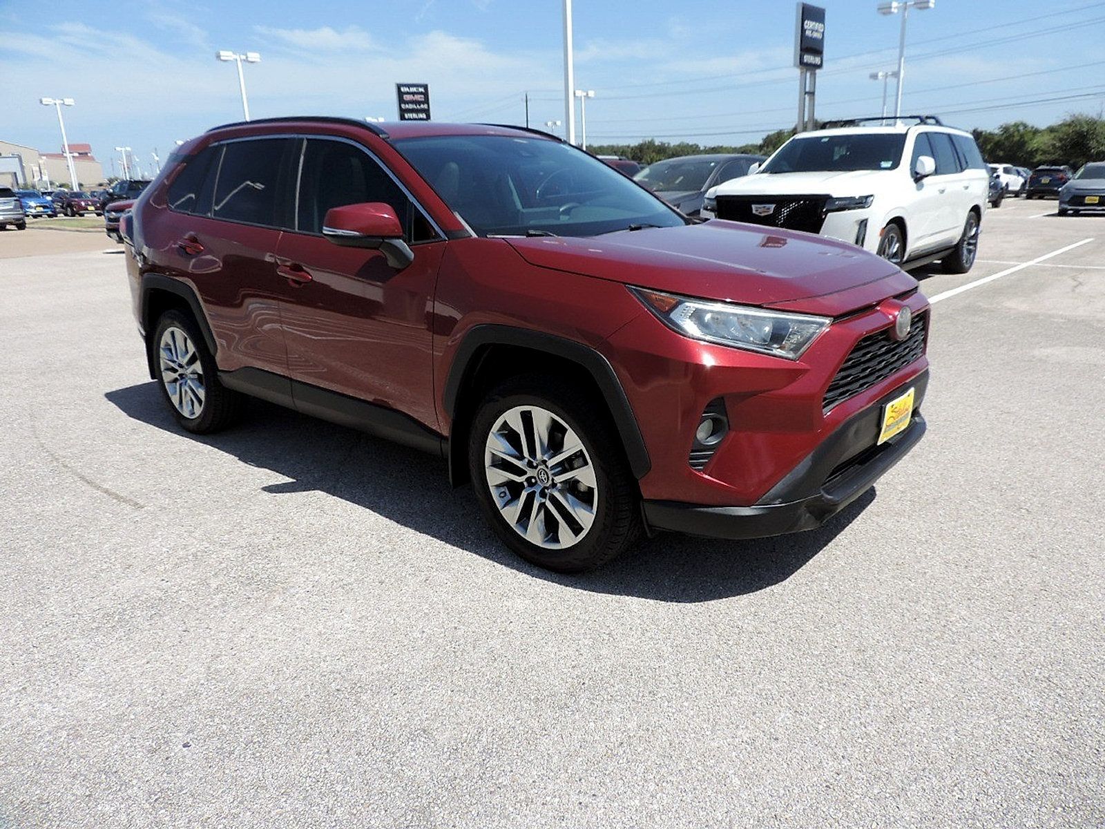 Used 2019 Toyota RAV4 XLE Premium FWD image 3
