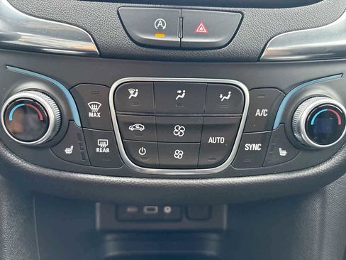 Used 2024 Chevrolet Equinox LT image 23