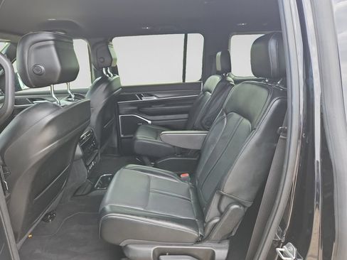 Used 2024 Jeep Wagoneer Series II AWD/4WD image 38